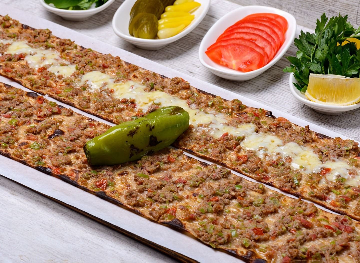 42,5 etli ekmek, Restaurant in Istanbul