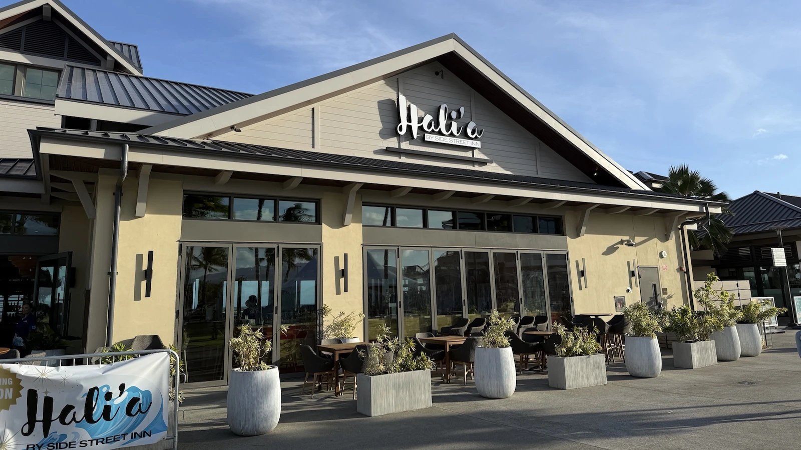 Haliʻa by Side Street Inn