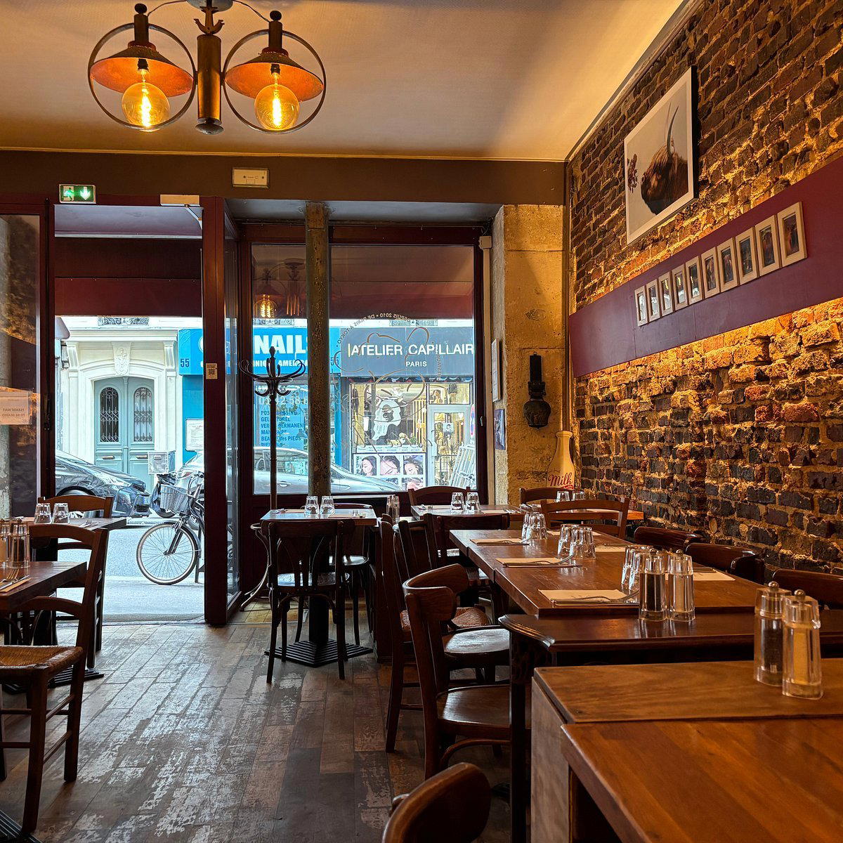 Sacrée Fleur Montmartre restaurant in Paris, France