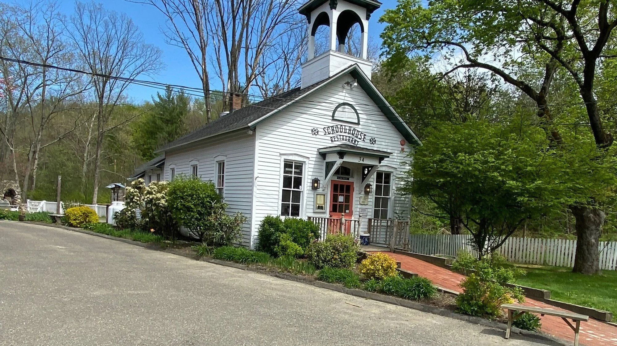 Schoolhouse At Cannondale, Restaurant in Wilton