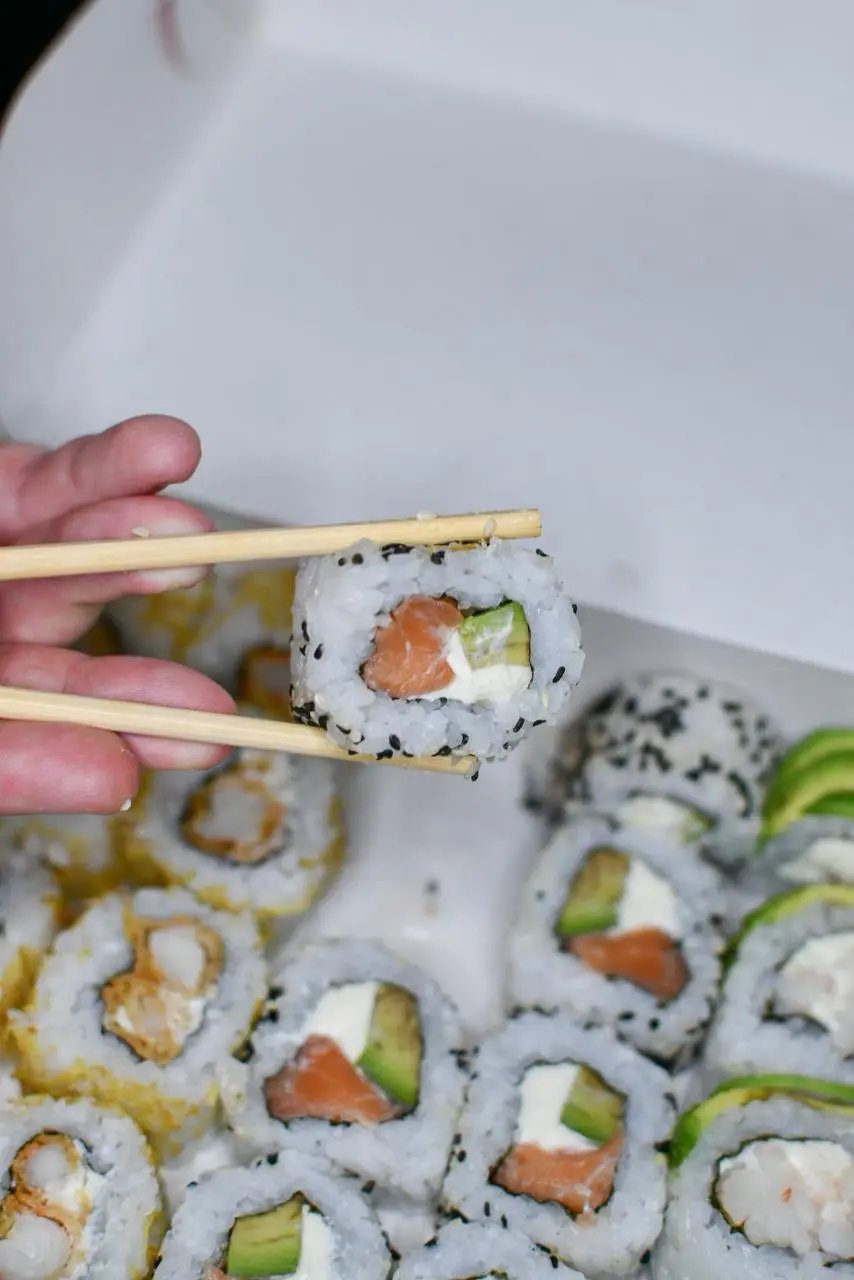Roll & Roll - Sushi, woks, tacos, burgers, wraps y +