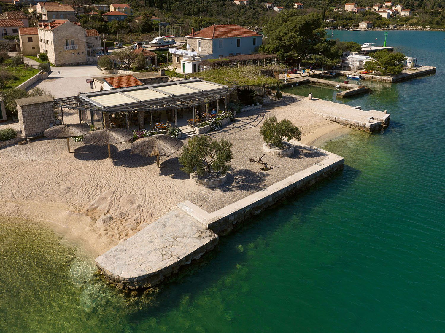 Seosko domaćinstvo Ficović, Restaurant in Hodilje