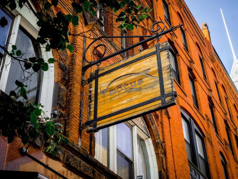 mōtus, Utica, United States