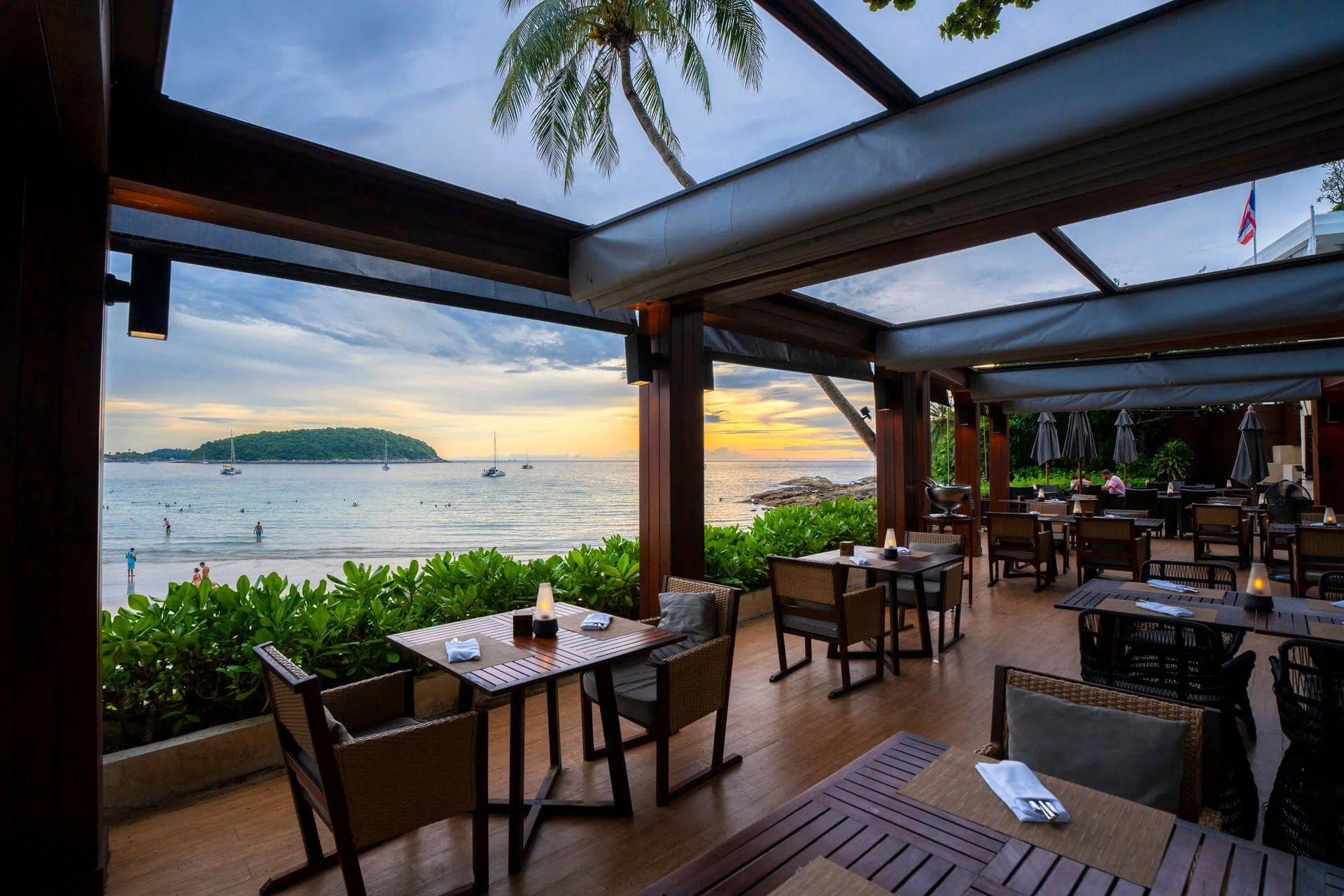 The Nai Harn Phuket, Restaurant in Rawai