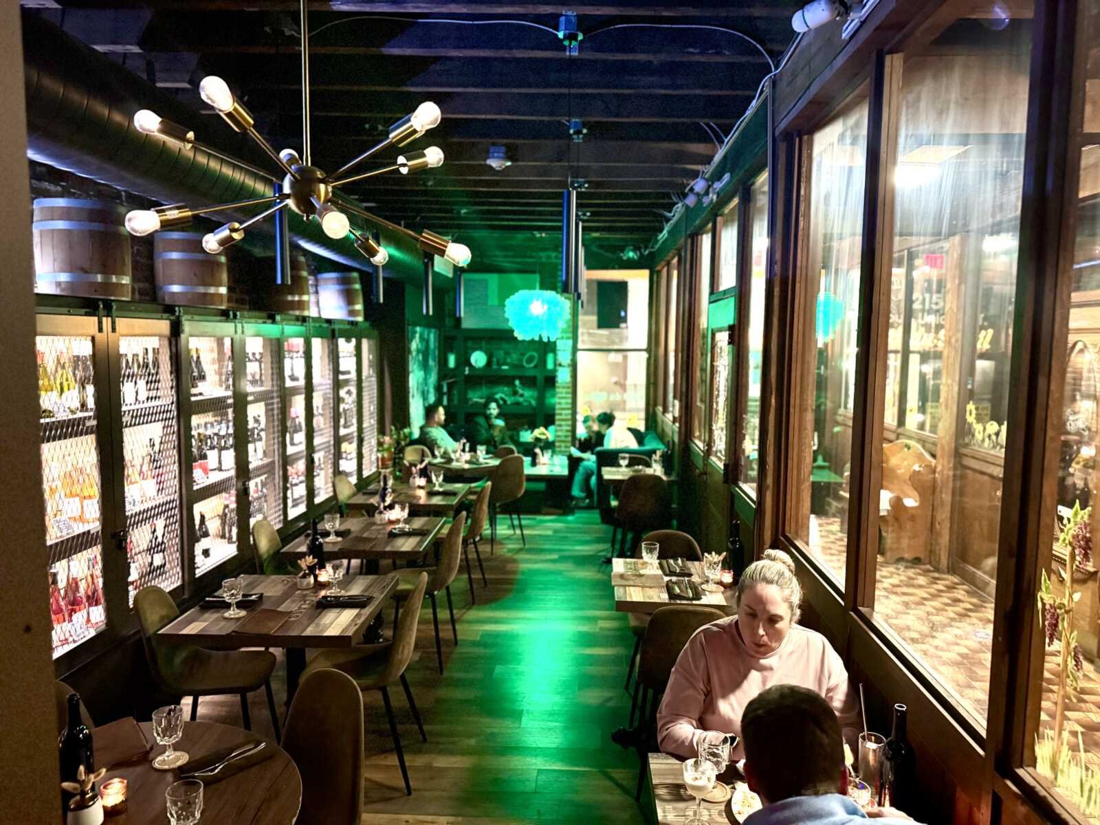 Bar 86, Restaurant in Alexandria