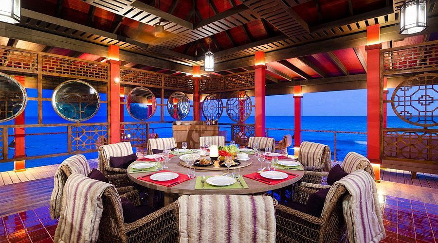 Kanusan, Restaurant in Baa Atoll