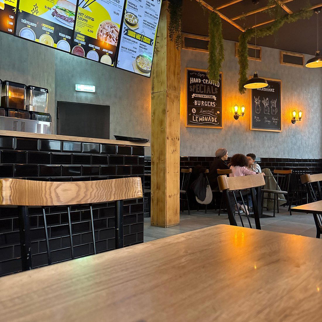 TWO HANDS FULL restaurant in Frankfurt, Germany