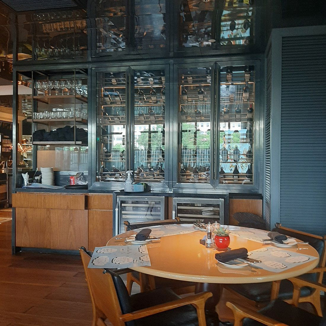 Mezz Restaurant, Restaurant in Ho Chi Minh City