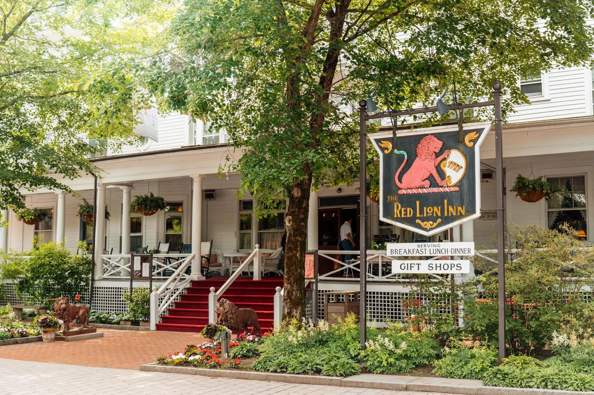 The Red Lion Inn restaurant in Stockbridge