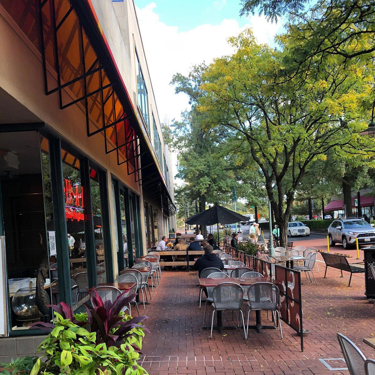 T.H.A.I. in Shirlington restaurant in Arlington, United States