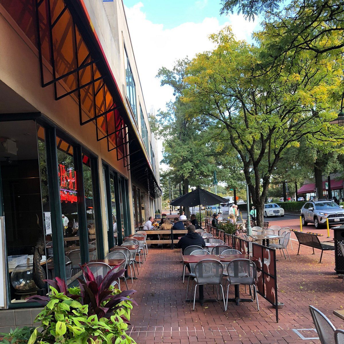 T.H.A.I. in Shirlington, Restaurant in Arlington