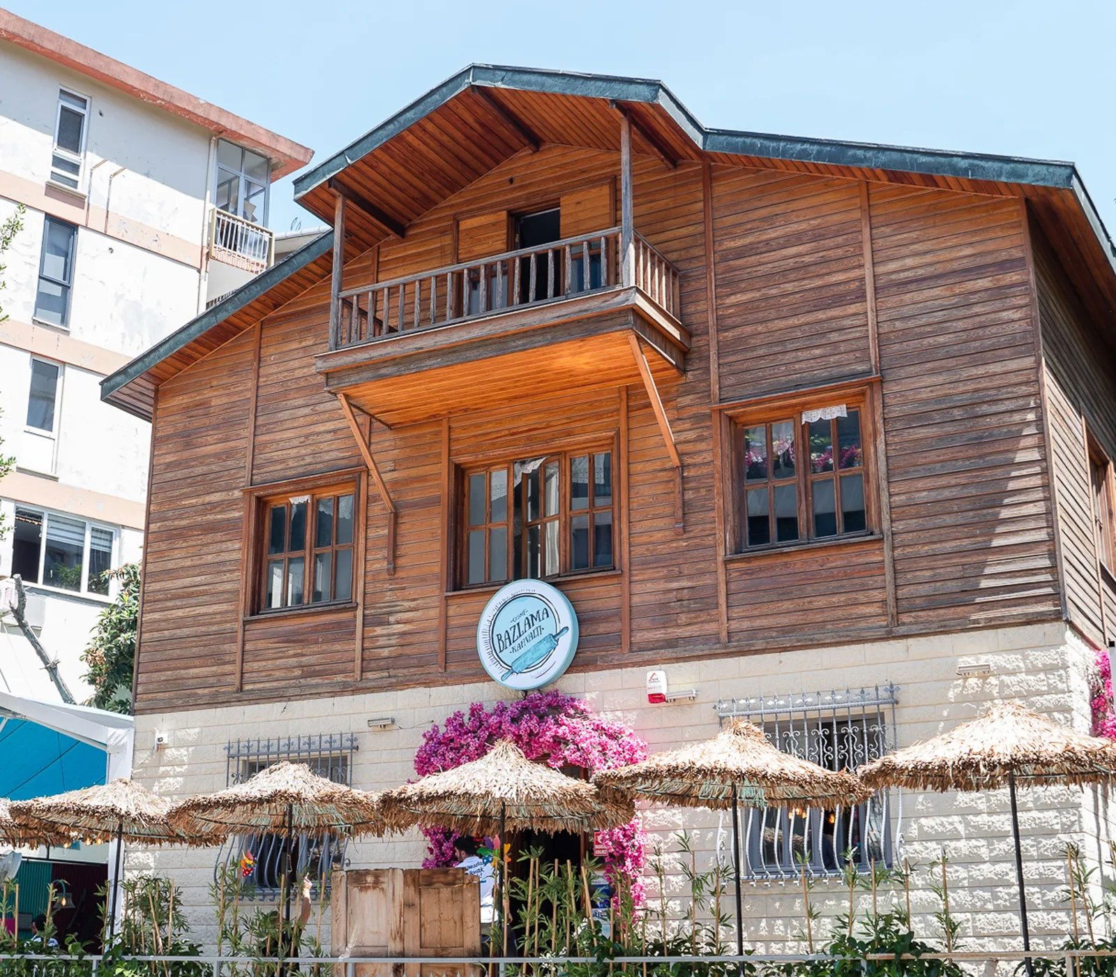 Çeşme Bazlama Kahvaltı Bağdat Caddesi Şaşkınbakkal, Restaurant in Istanbul
