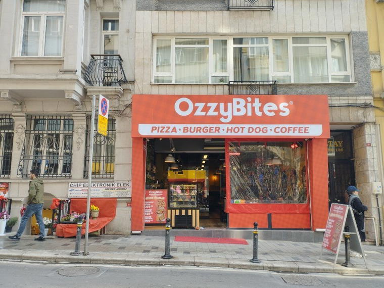 Ozzy Bites, Sisli, Turkey