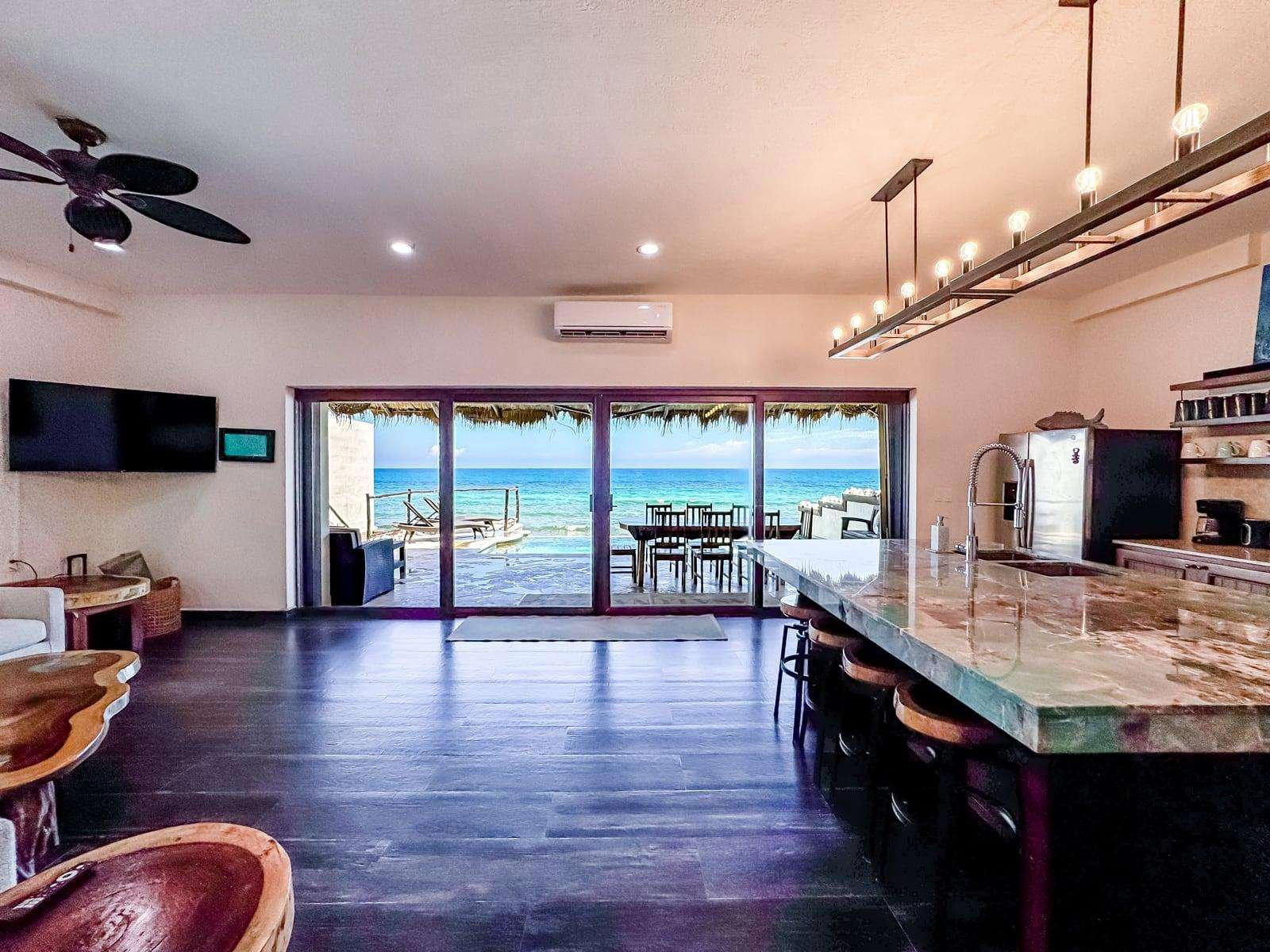 Luna Azul Beach Club restaurant in San Lorenzo