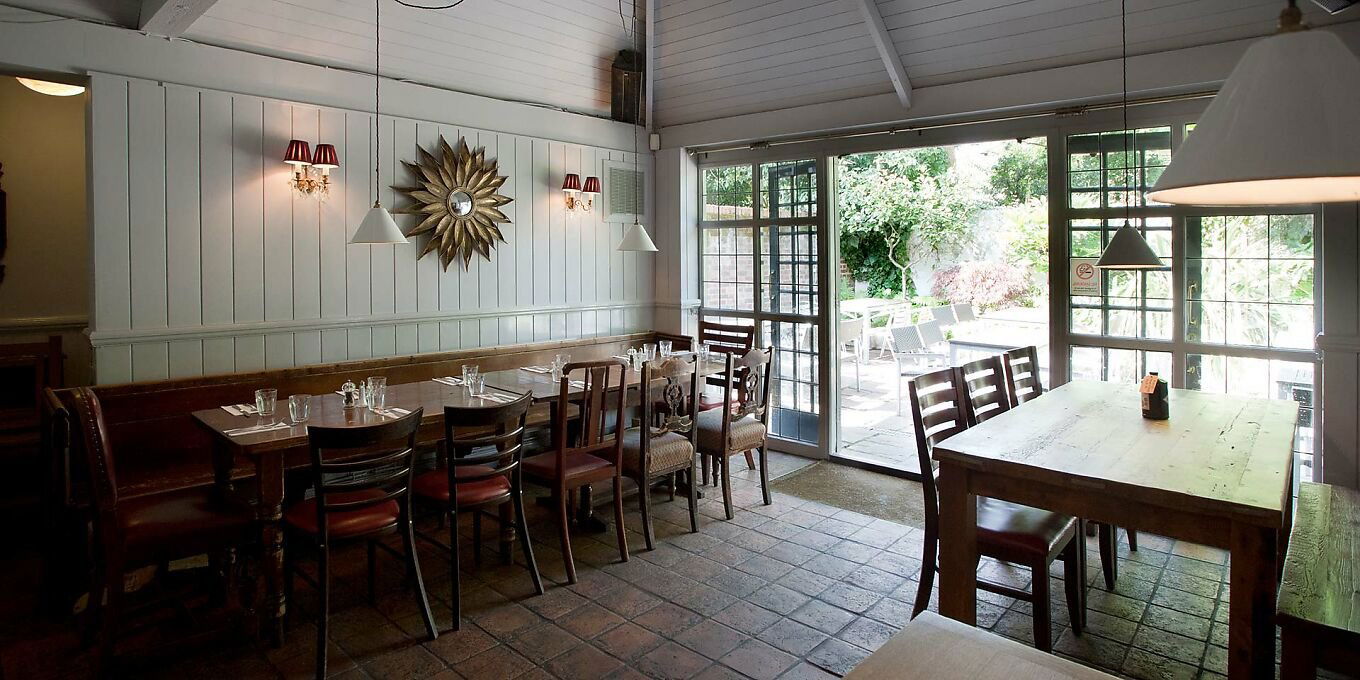 The Red Lion & Sun, Restaurant in London