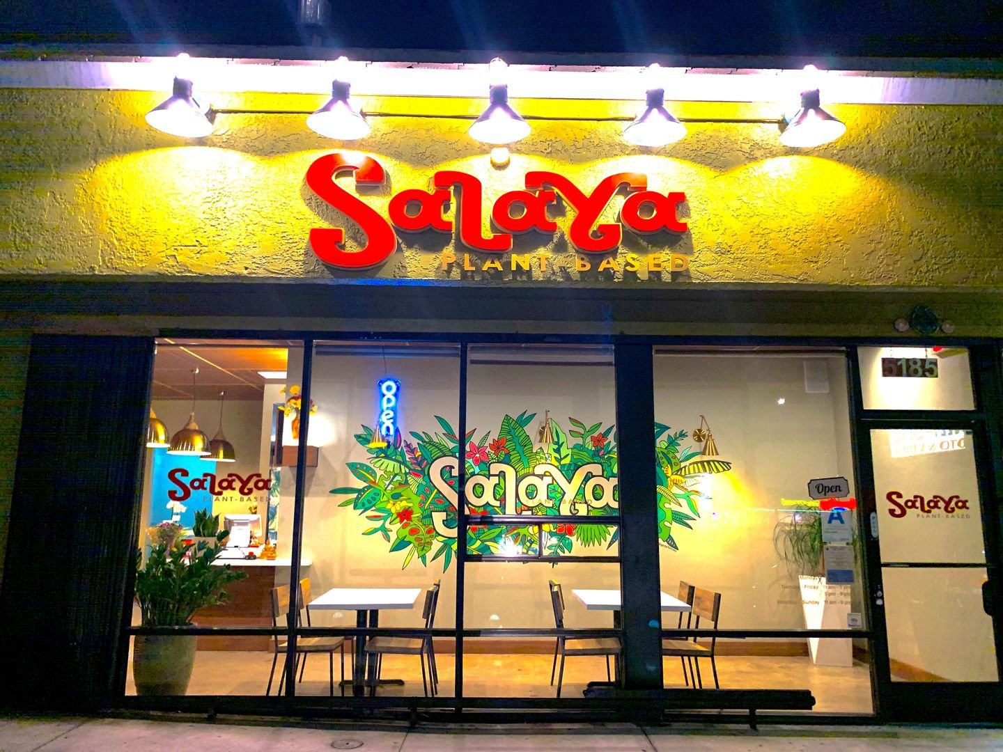 Salaya, Restaurant in Los Angeles