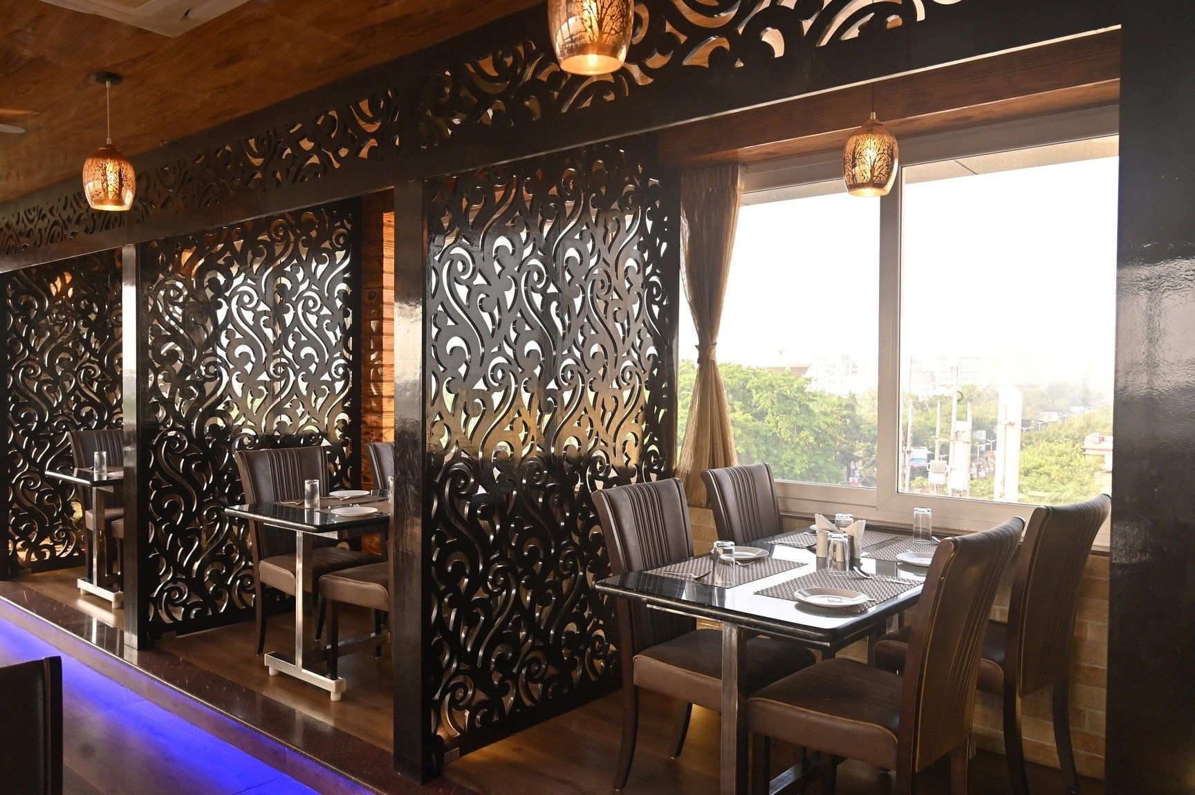 Kris Kros Restaurant, Restaurant in Dum Dum