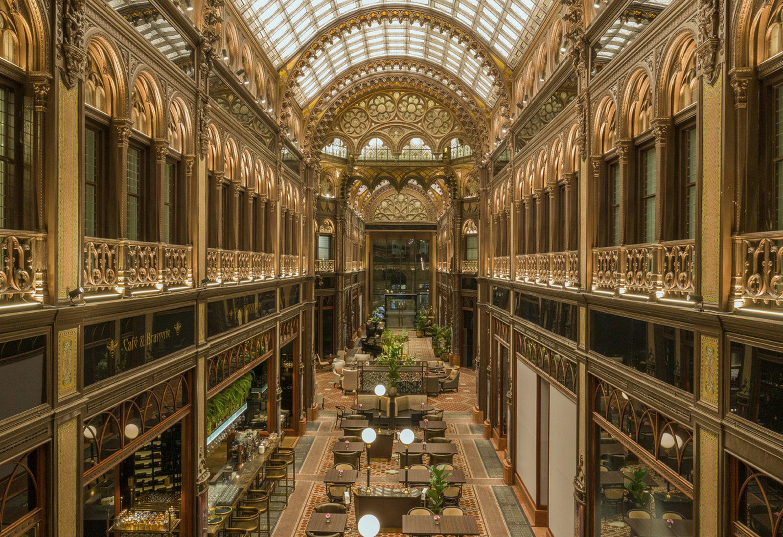 Párisi Passage Restaurant, Restaurant in Budapest