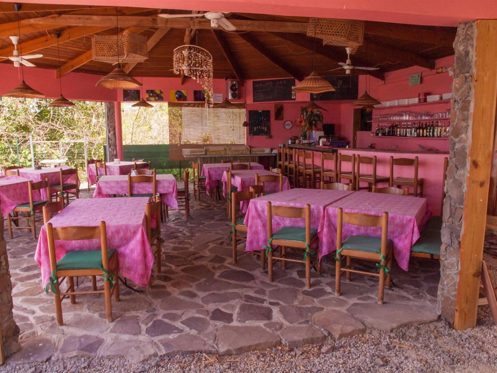 Tamarind Tree Restaurant, Restaurant in Roseau