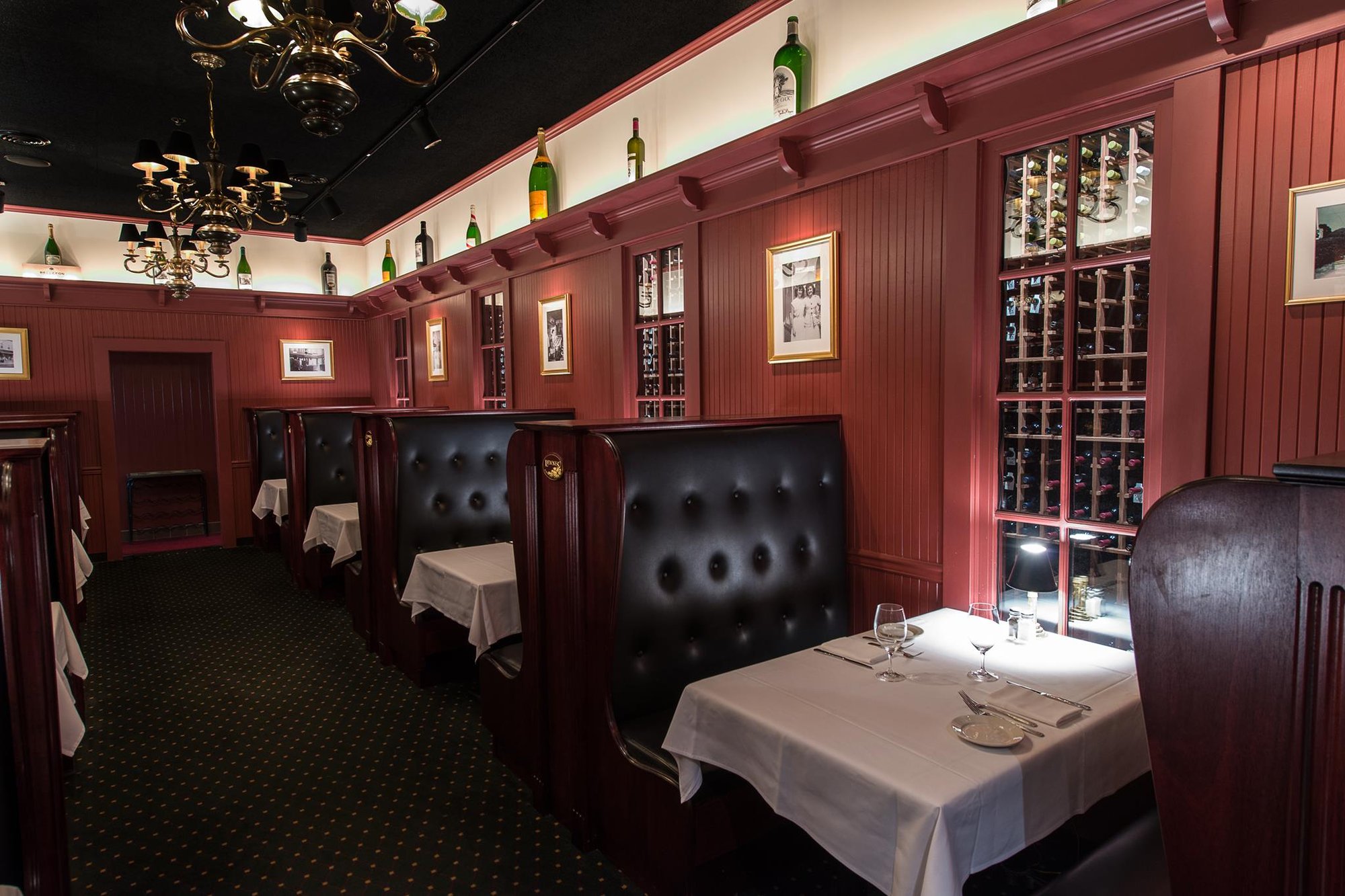 Lewnes' Steakhouse restaurant in Annapolis, United States