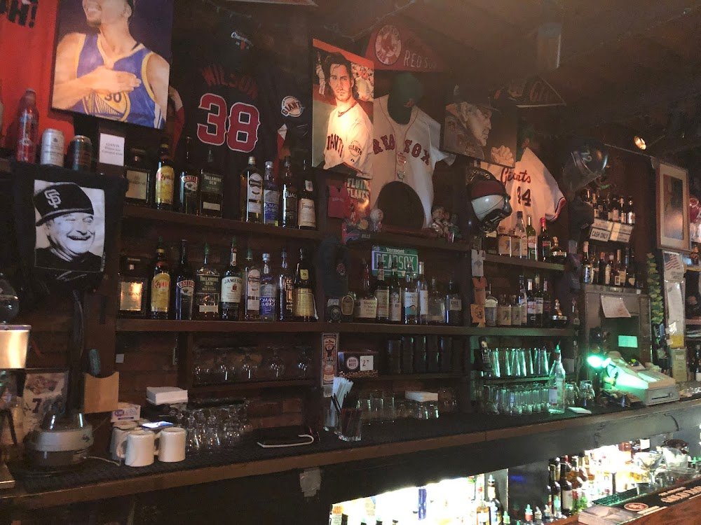 Sully’s Marina Lounge, Restaurant in San Francisco