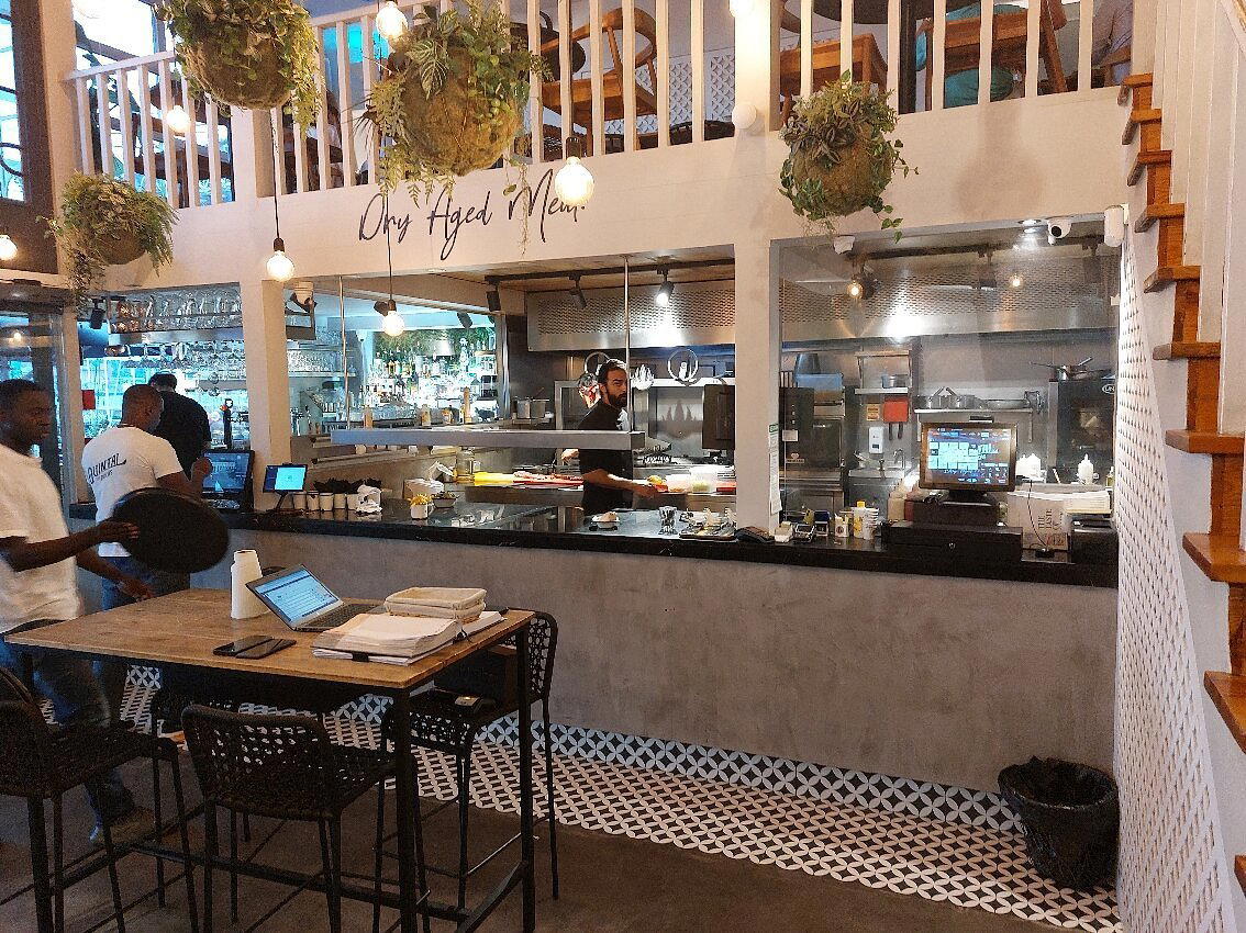 Quintal 333 restaurant in Governador Valadares, Brazil