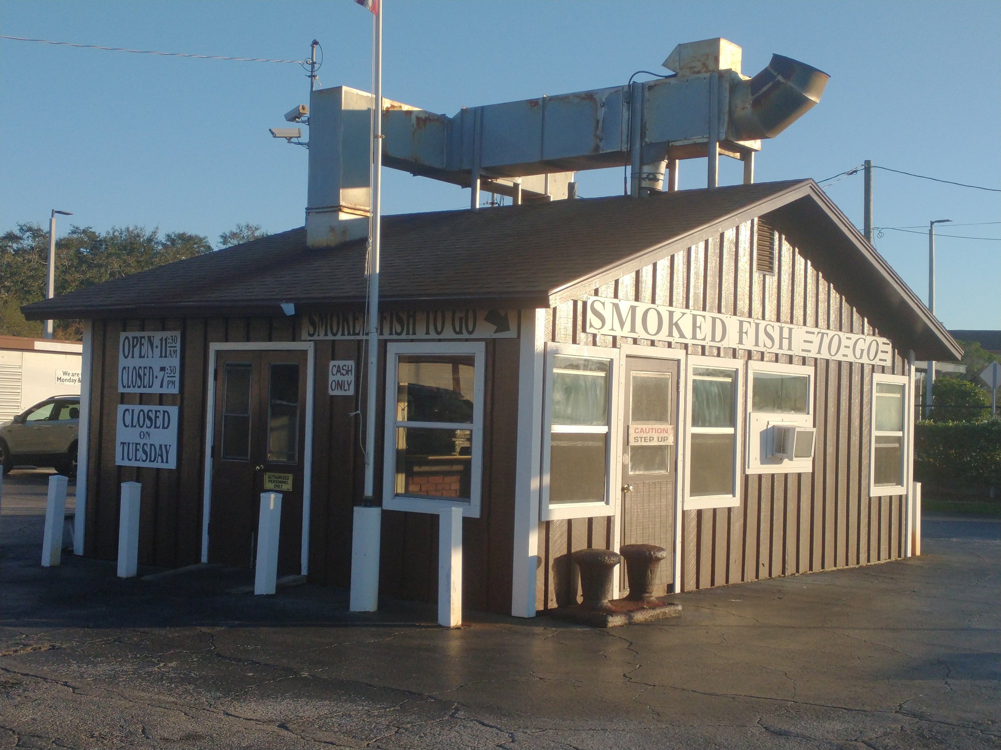 Ted Peters Famous Smoked Fish restaurant in South Pasadena, United States