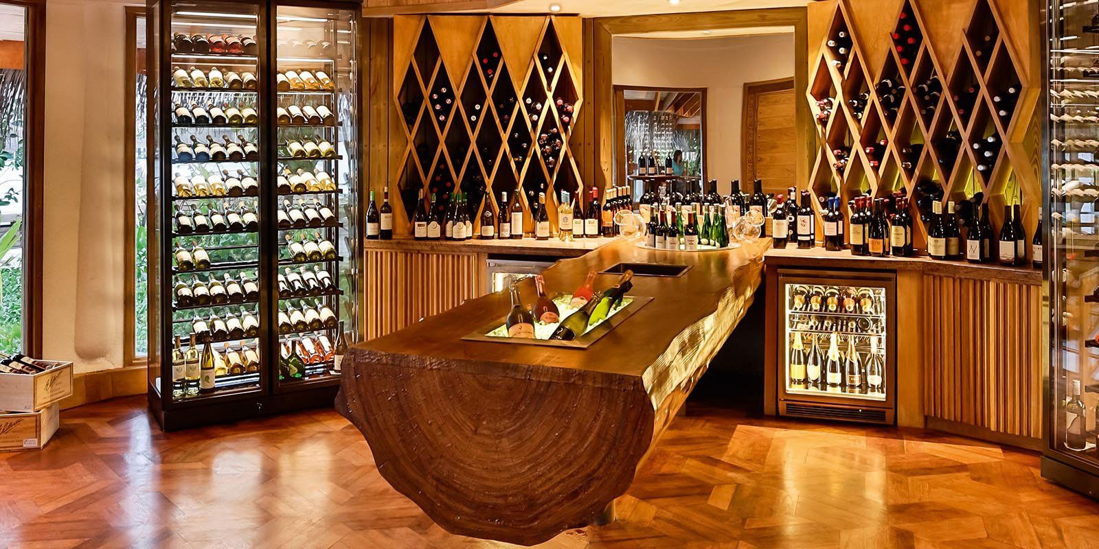 Shoreline Grill Wine Room, Restaurant in Baa Atoll