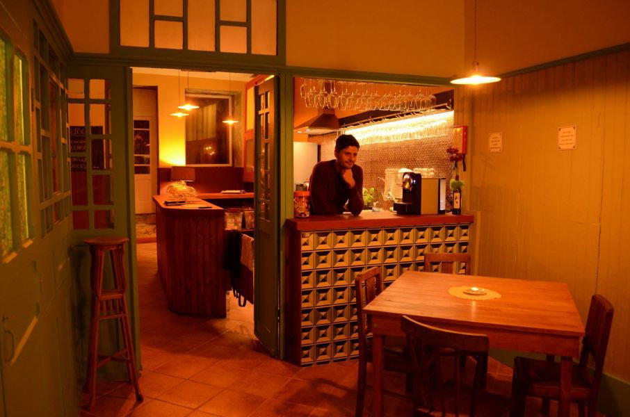 Taberna Folias de Baco restaurant in Porto, Portugal