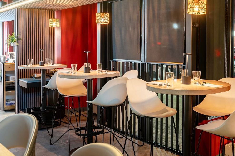 Arike Restaurant, Restaurant in Vancouver