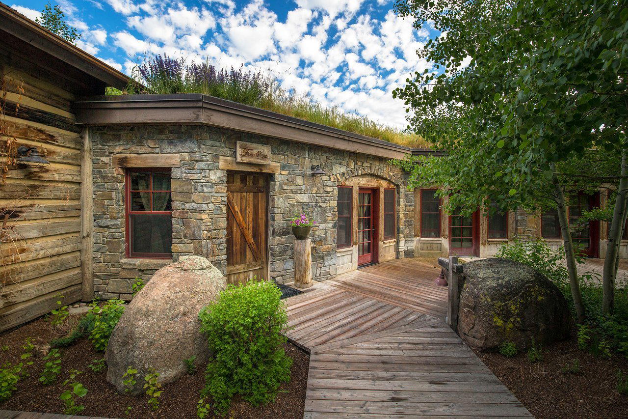 Flagstone restaurant in Philipsburg