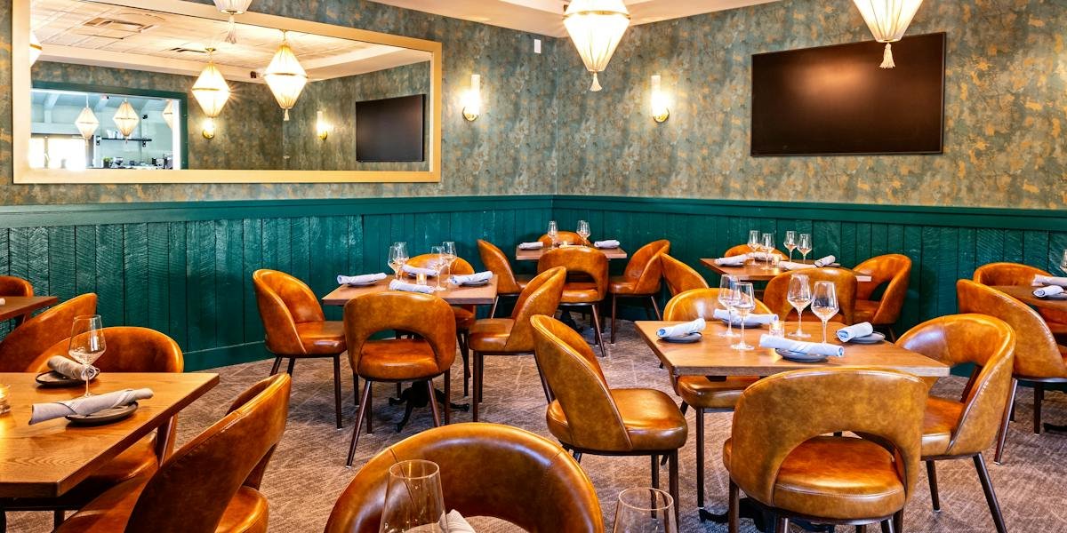 The Falls, Restaurant in Falls Church