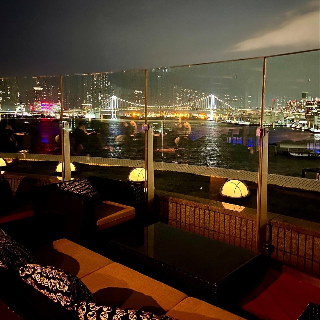 Rainbow Bridge View Dining & Champagne Bar Manhattan, Tokyo, Japan