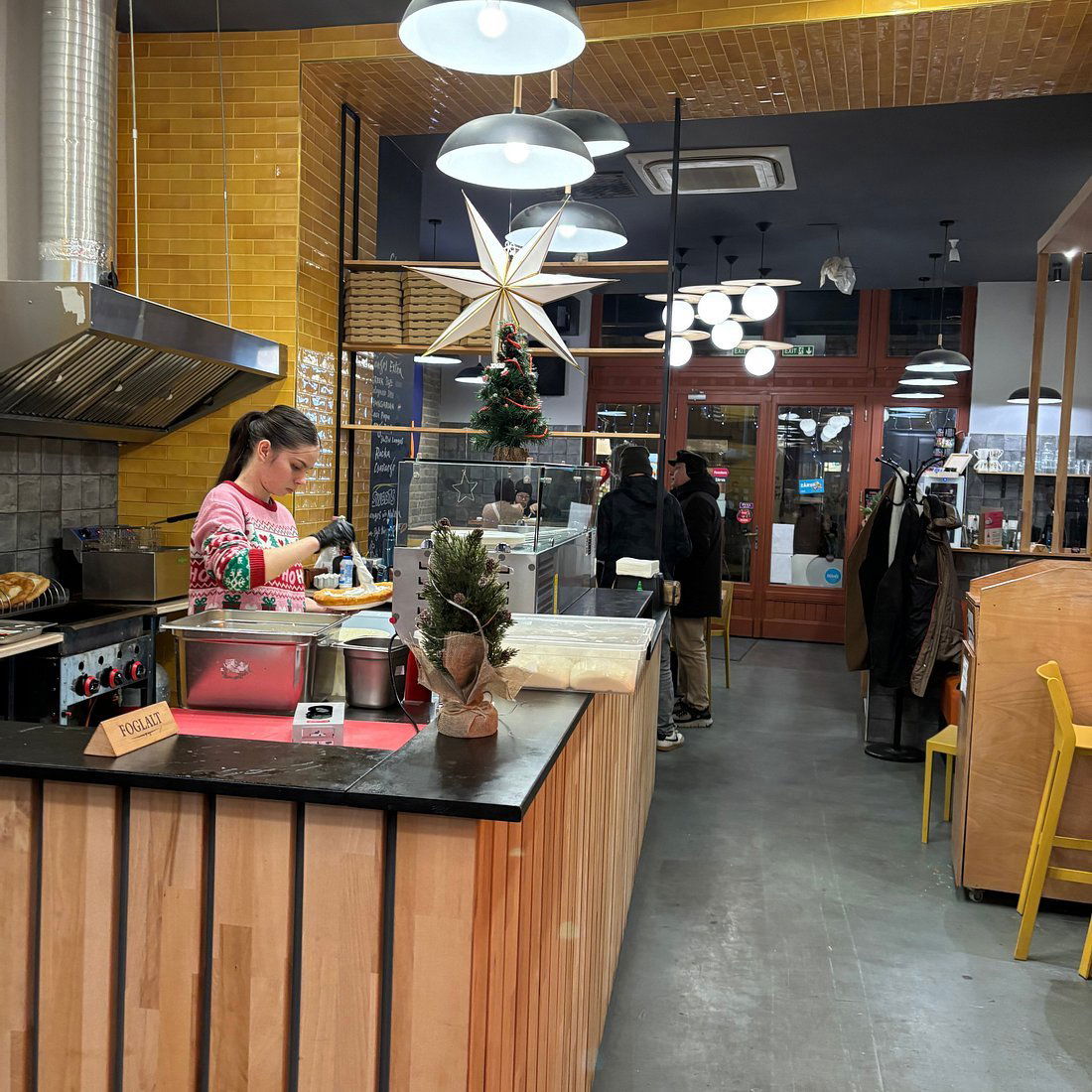 Retro Lángos Budapest, Restaurant in Budapest