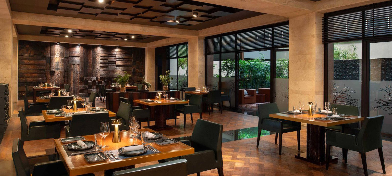 Hunters Room & Grill