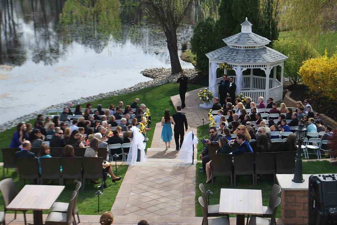 Villari's Lakeside restaurant in Sicklerville, United States