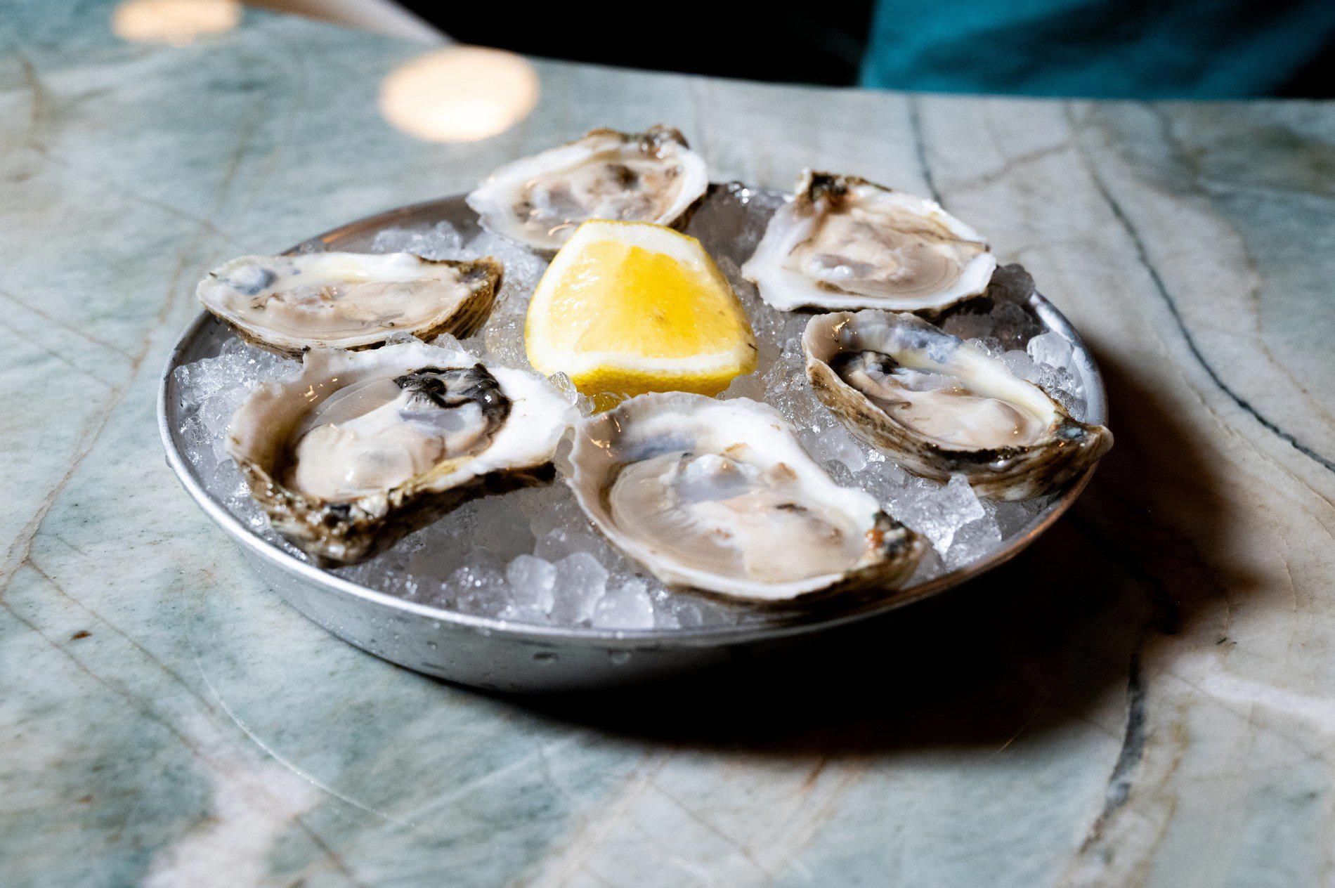 Follies Oysters & Cocktails restaurant in Mobile