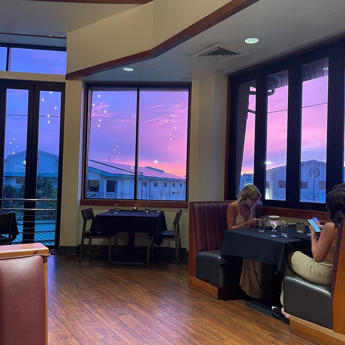 Upstairs at Pier 38, Restaurant in Honolulu