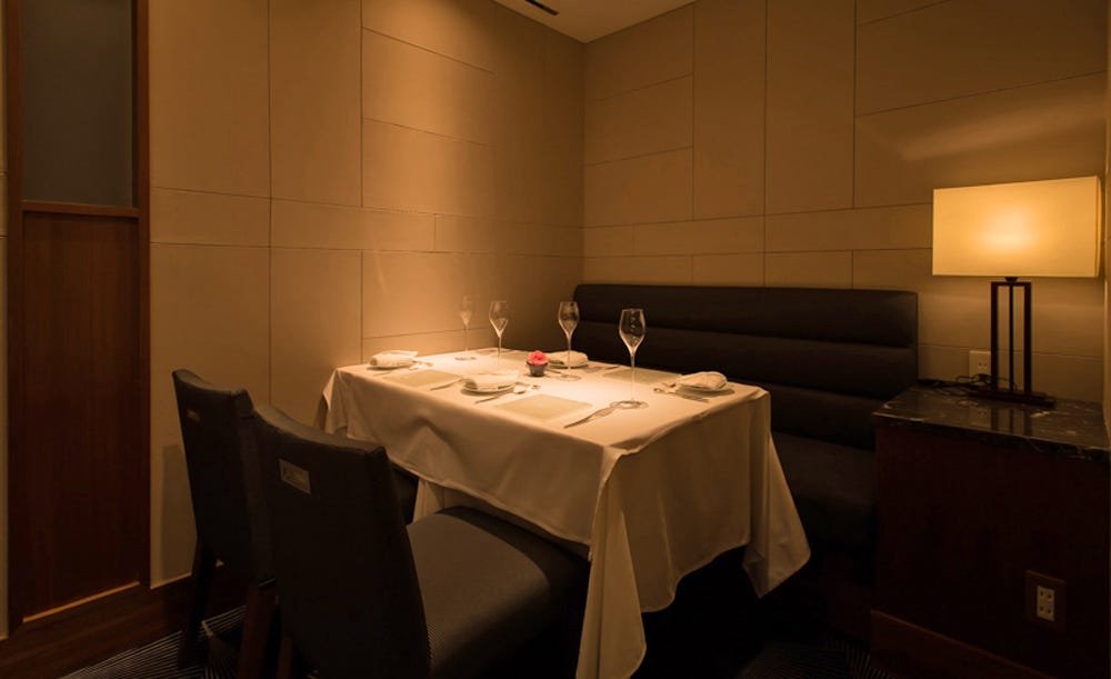 ルメルシマン オカモト restaurant in Tokyo, Japan
