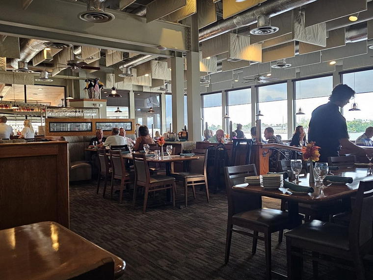 Crow's Nest Restaurant, Tavern & Marina, Venice, United States