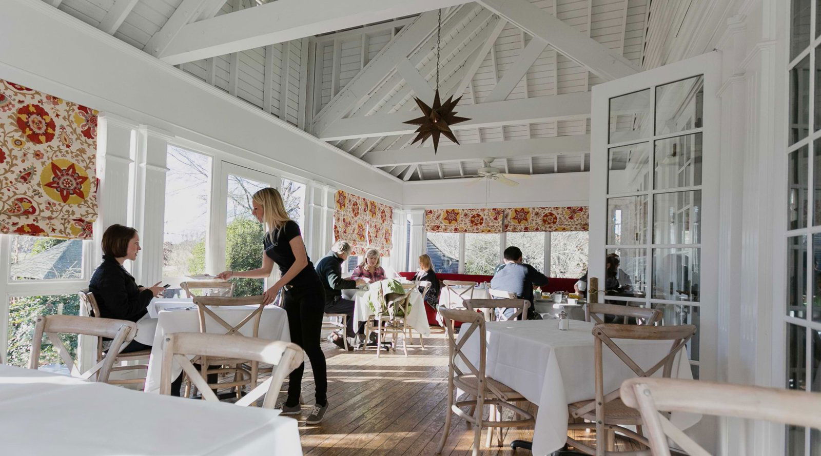 The Farmhouse Restaurant & Bar, Restaurant in Chattahoochee Hills