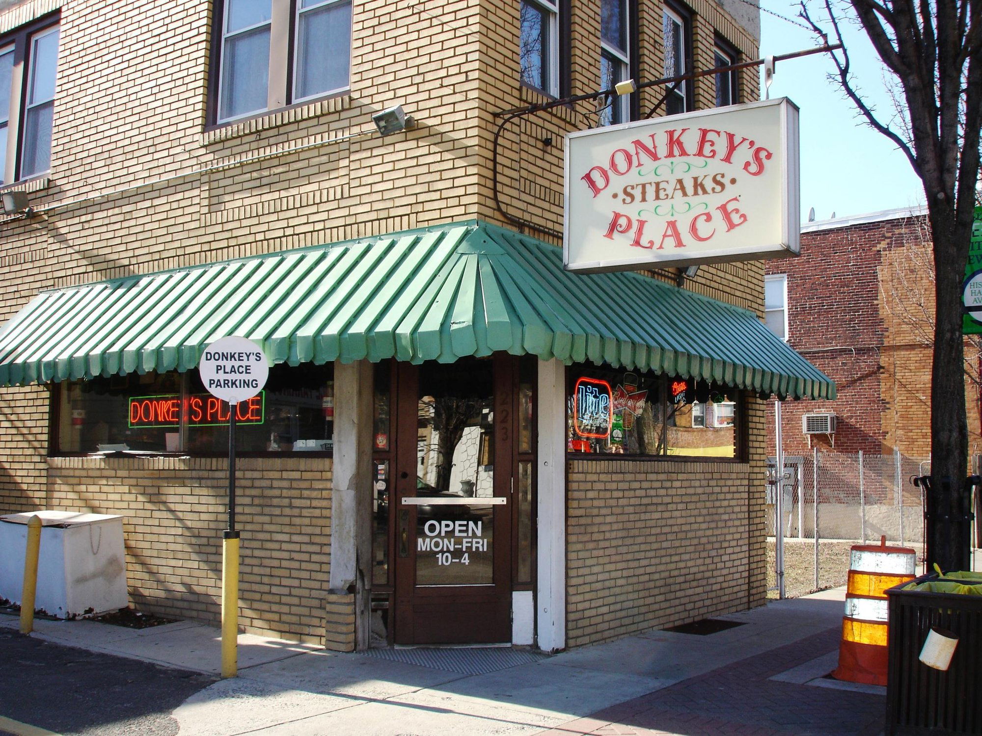 Donkey's Place, Restaurant in Camden