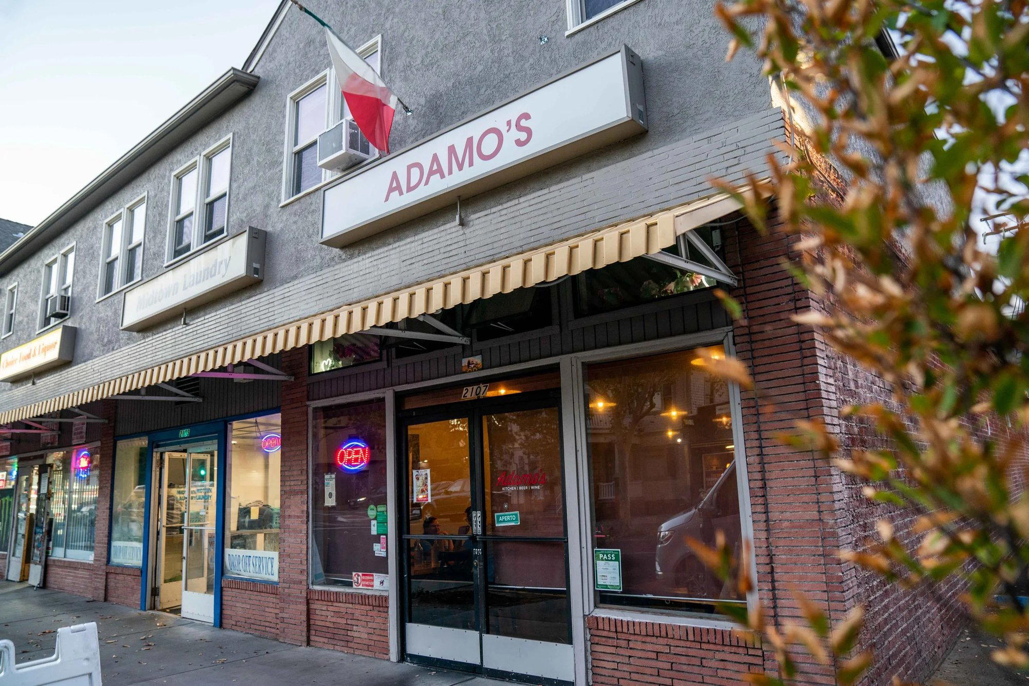 Adamo's Kitchen restaurant in Sacramento