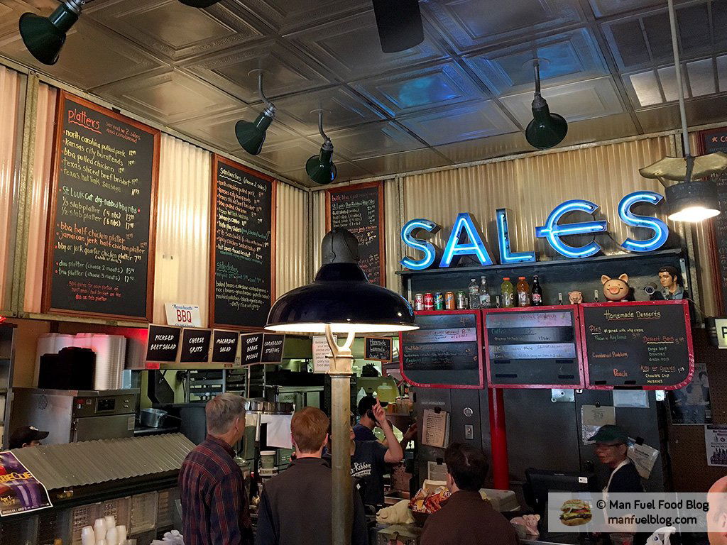 Blue Ribbon BBQ, Restaurant in Newton