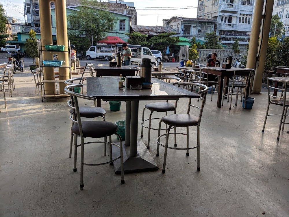 Shwe Pyi Moe Cafe restaurant in မန္တလေးမြို့, Myanmar