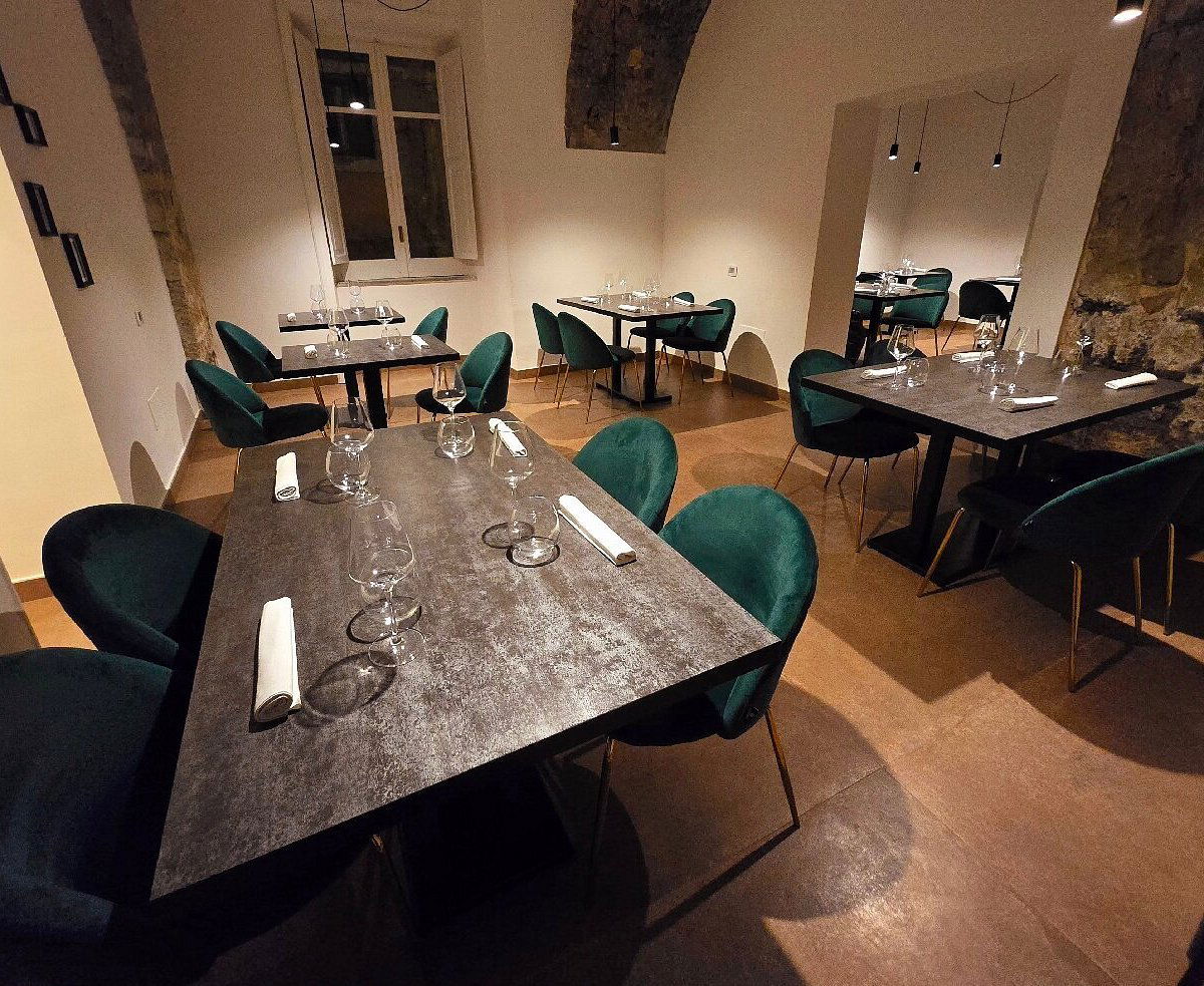 Peculiare Restaurant, Restaurant in Aversa