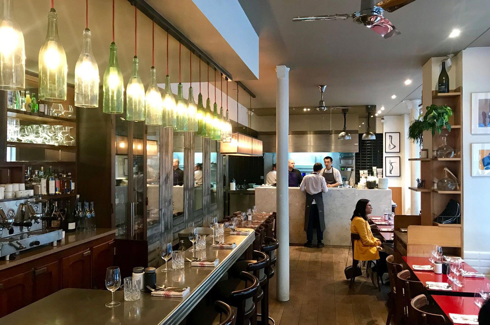 Le 6 Paul Bert restaurant in Paris, France