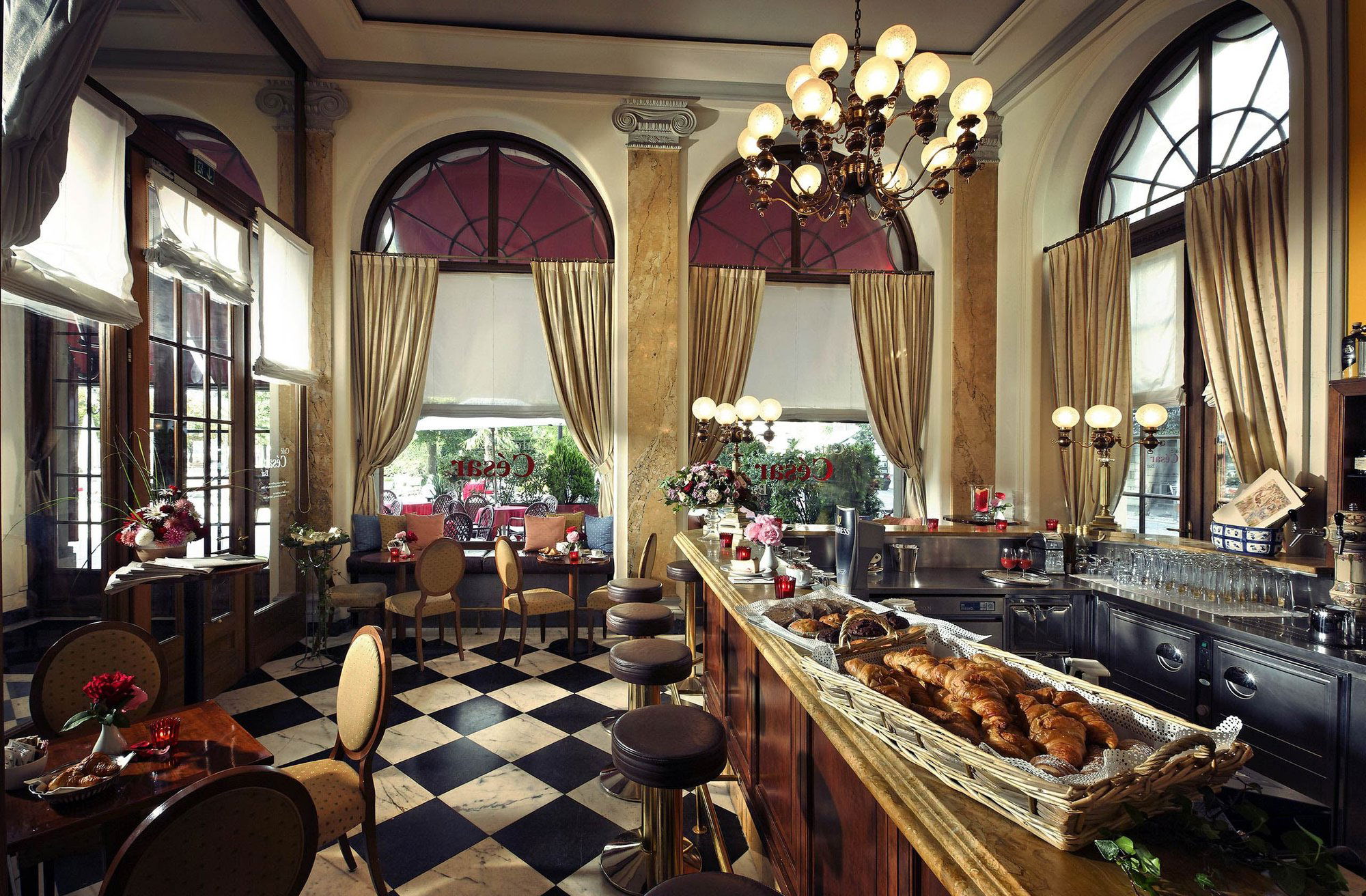 Café César, Restaurant in Lucerne