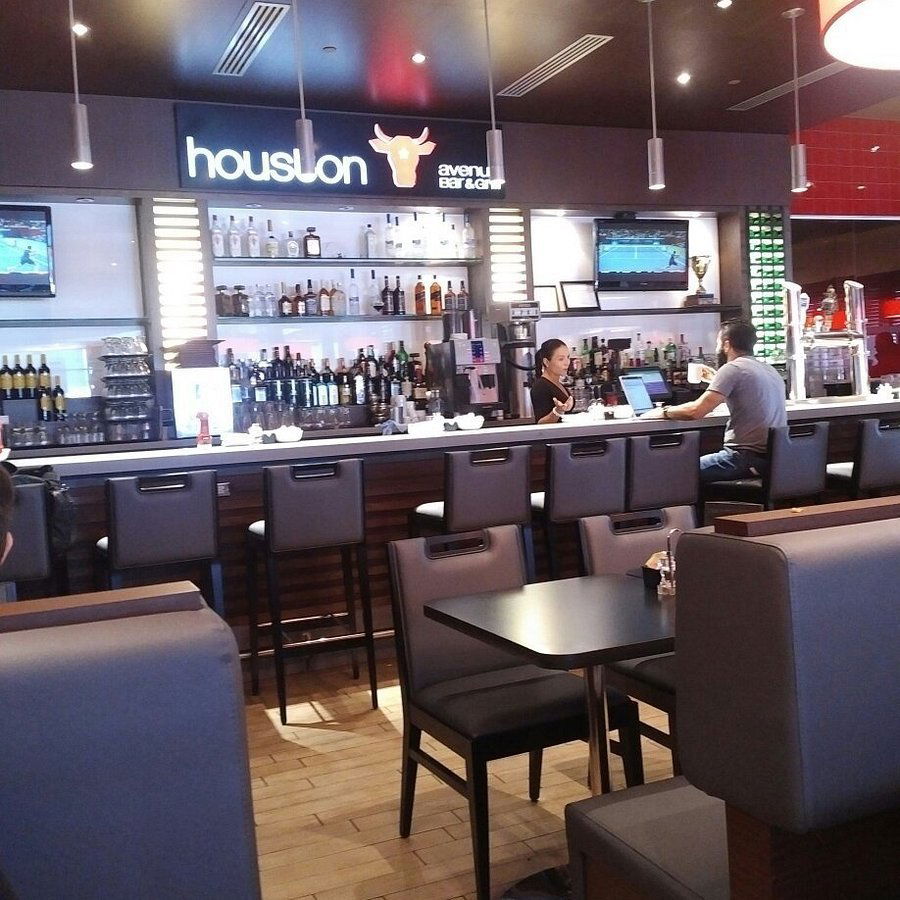 Houston Avenue Bar & Grill - Aéroport de Montréal (YUL), Restaurant in Dorval