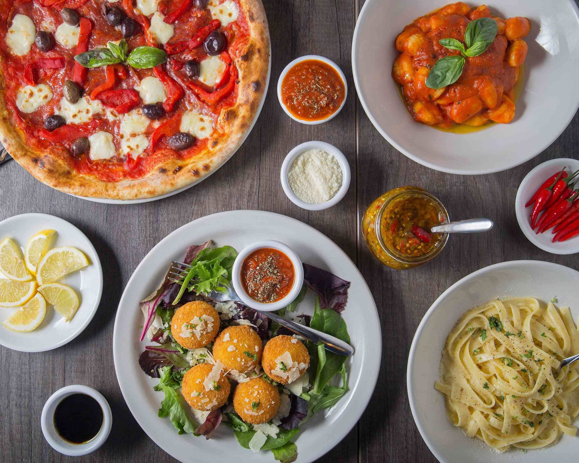 Vivo Pizza + Pasta, Restaurant in Richmond Hill